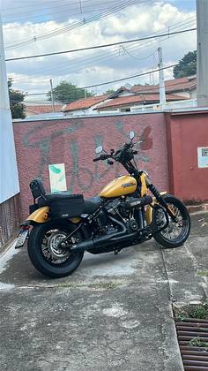HARLEY-DAVIDSON SOFTAIL STREET BOB 